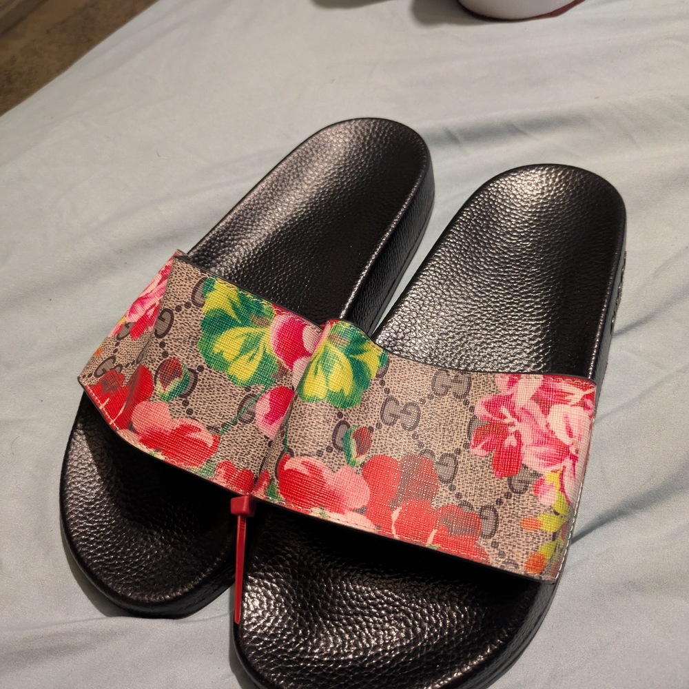 Gucci Black and Red Sandals with Iconic Design